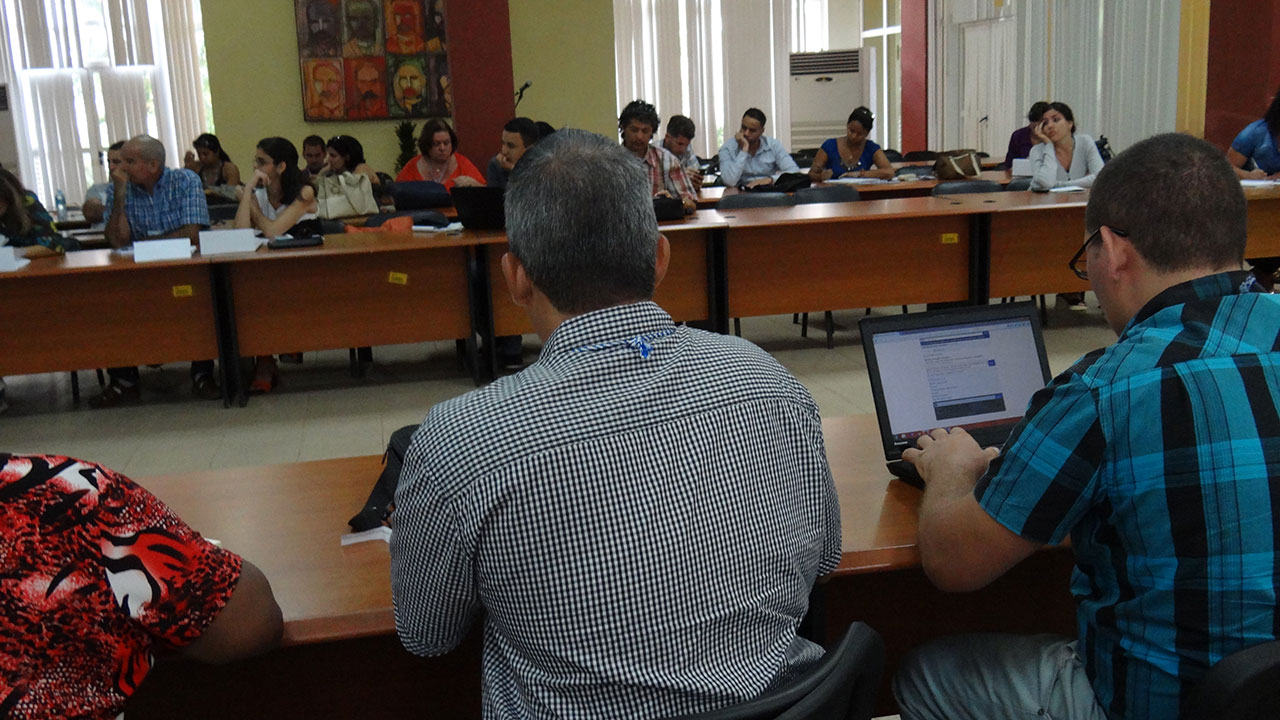 Red Cuba 2017: Curso sobre Diseño de la comunicación en redes sociales para la sociedad cubana. Red Cuba 2017: Curso sobre Diseño de la comunicación en redes sociales para la sociedad cubana.