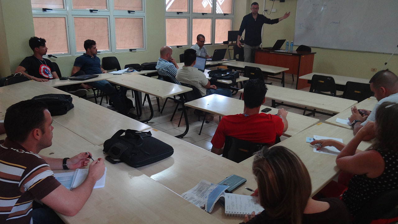 Curso: Automatización de configuraciones con Ansible. Monitoreo con Grafana, InfluxDB y Telegraf. Curso: Automatización de configuraciones con Ansible. Monitoreo con Grafana, InfluxDB y Telegraf.