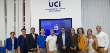 El Dr. Mario Cruz Peñate, representante de la OPS/OMS en Cuba intercambió con directivos de la UCI. Foto: Héctor Elider González Rodríguez