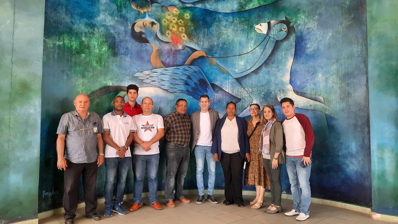 Dirigentes del Partido Sortu intercambiaron con representantes de la UCI.