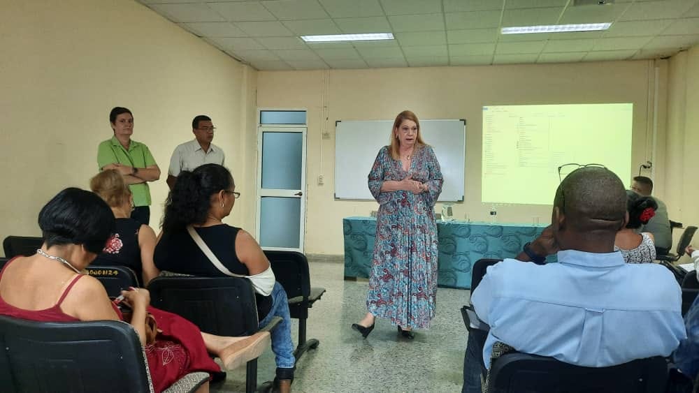 La Dra.C. Alicia Alonso Becerra, viceministra del MES, impartió el taller sobre el Sistema de Planificación de Actividades (SIPAC) en su versión 4.0. Foto: Osmel Batista Tamarit