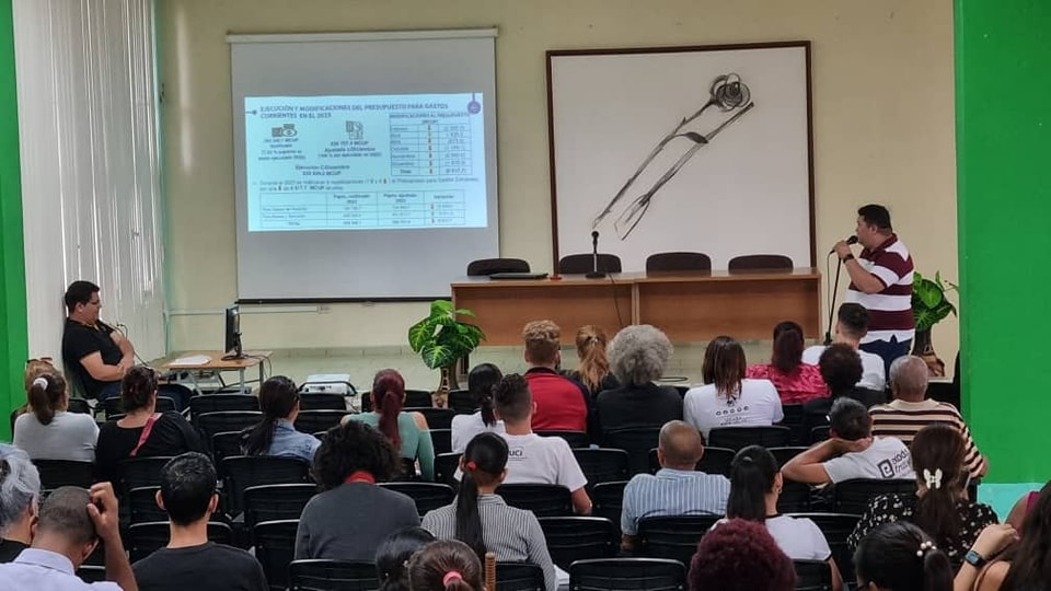 Asamblea del presupuesto de la UCI.