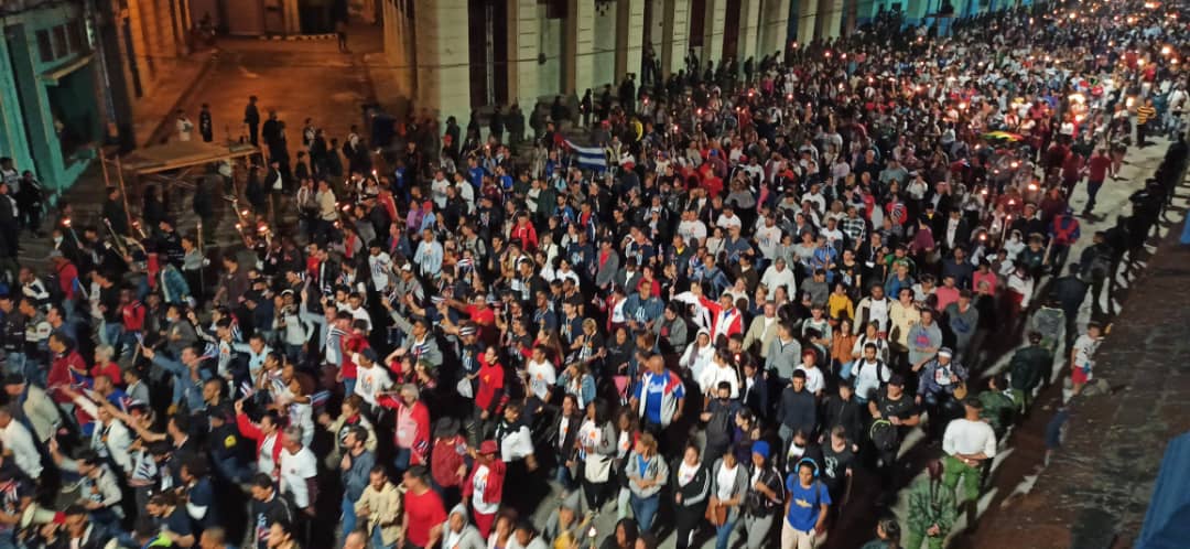 Los representantes de la Universidad participaron en la tradicional Marcha de las Antorchas.