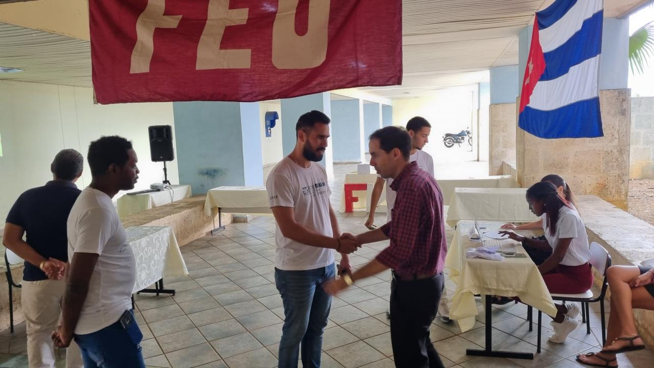 Los estudiantes de las facultades 3 y 4 ejercieron su derecho al voto en las urnas desde bien temprano.