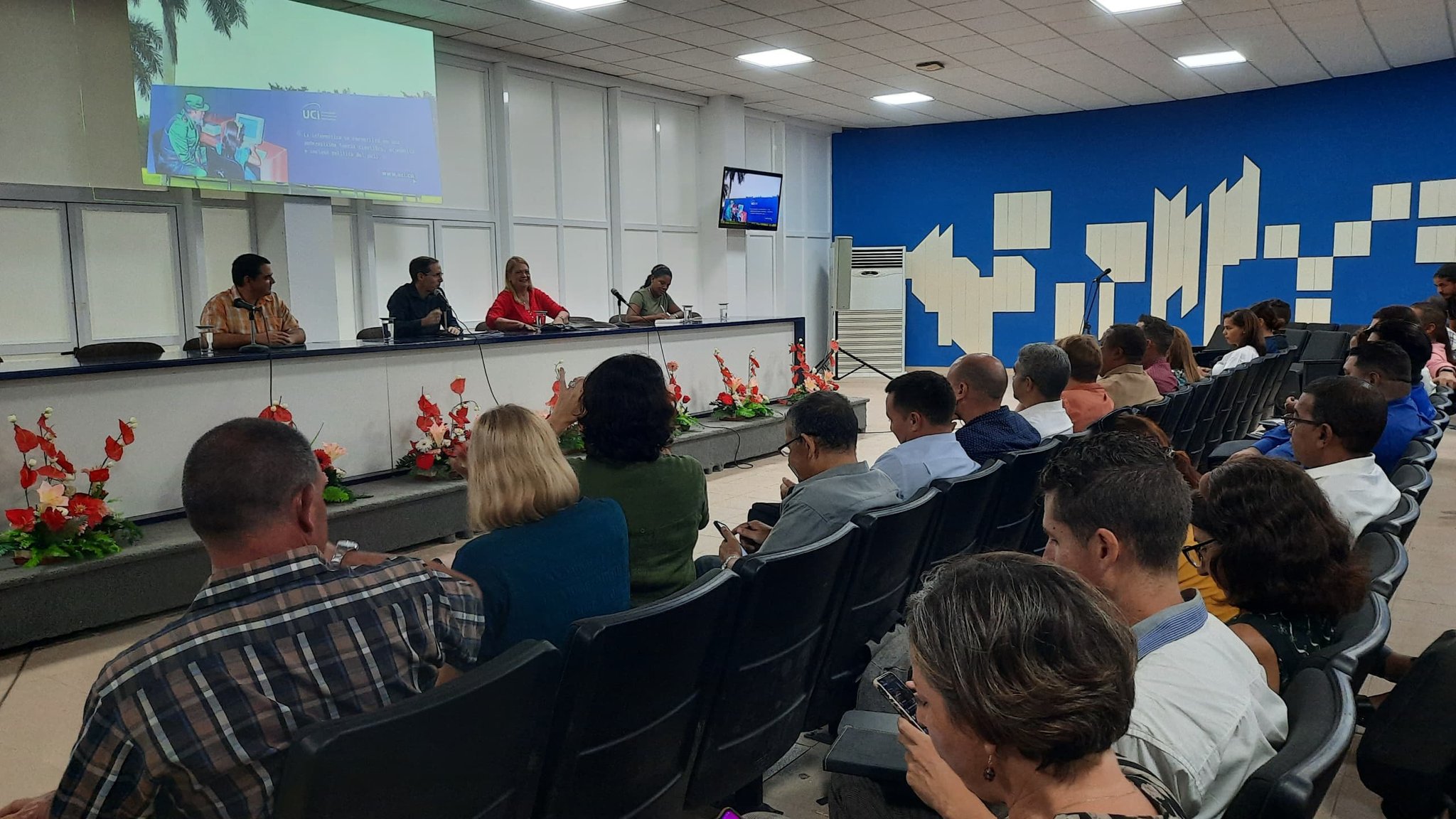 Directivos del Ministerio de Educación Superior realizan visita de trabajo a la UCI. Foto: Osmel Batista Tamarit y Héctor Elider González Rodríguez