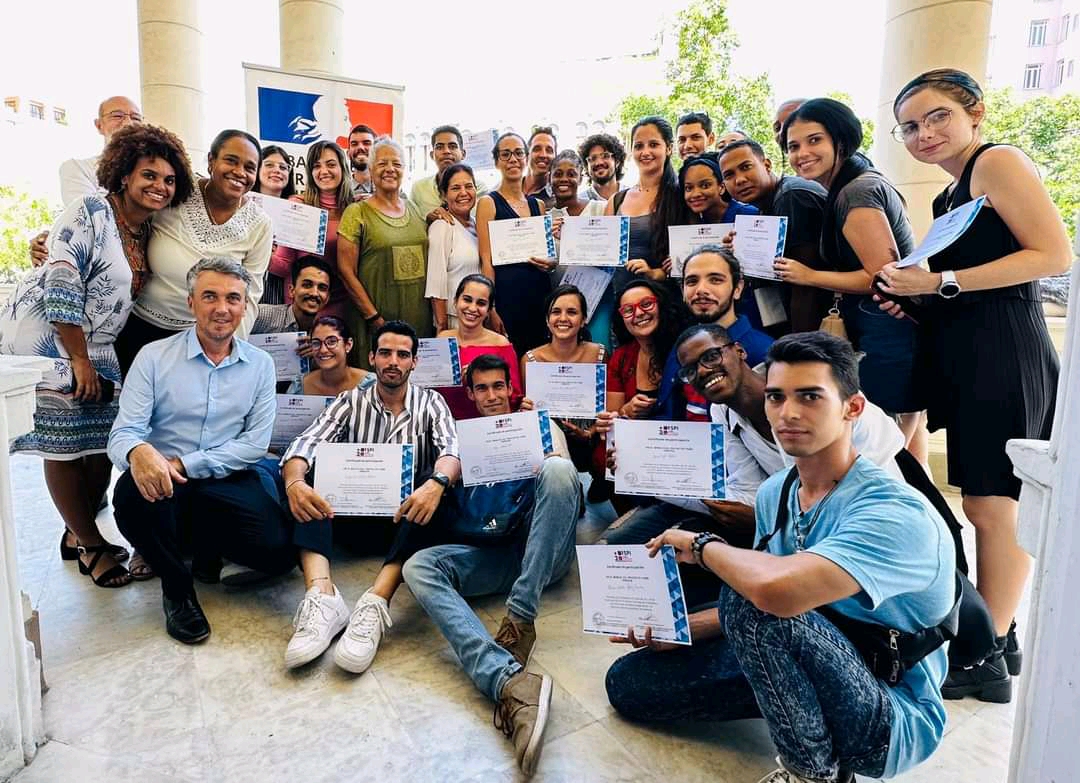 Estudiantes participantes del Hackathon Cuba Innova en el que concursaron dos estudiantes de la UCI. Foto: Cortesía de la entrevistada.