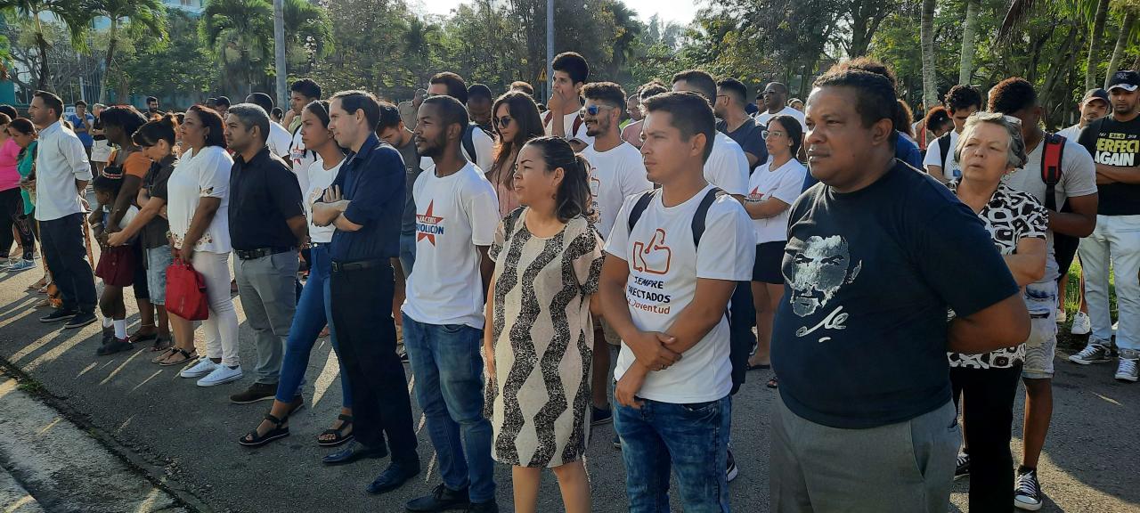 Ante la presencia del Consejo Universitario, presidido por nuestro rector, Dr.C. Raydel Montesino Perurena, estudiantes y trabajadores se reunieron en la Plaza Martiana para conmemorar el legado del más universal de todos los cubanos.