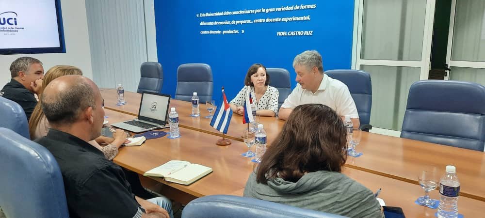 La Dra.C. Lidia Ruíz Ortíz, vicerrectora de Investigación y Posgrado recibió a una delegación de la Universidad Federal del Sur de Rusia.