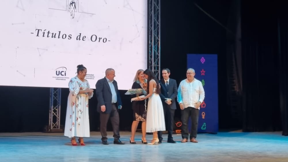 Decimosexta graduación de la UCI. 