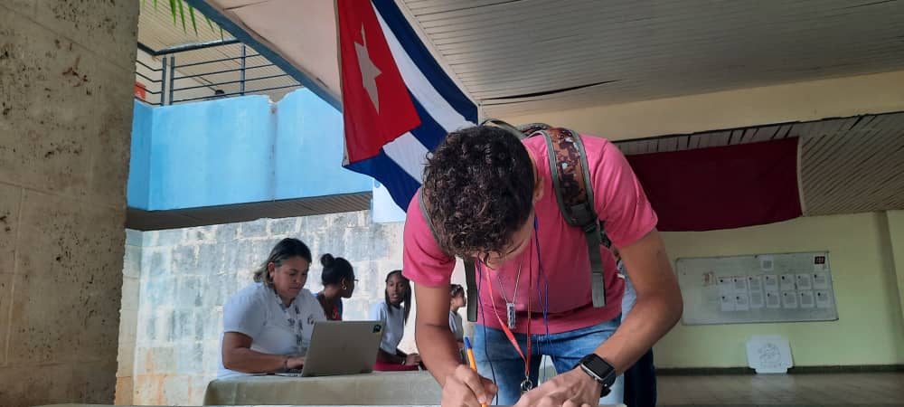 Los estudiantes de las facultades 3 y 4 ejercieron su derecho al voto en las urnas desde bien temprano.