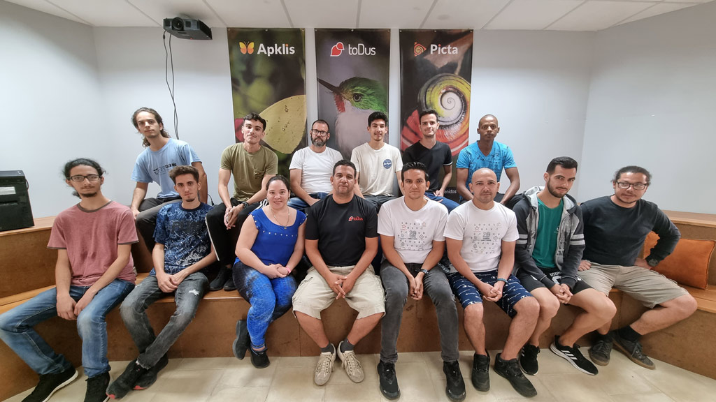 Miembros y colaboradores del proyecto Z-17. Foto: Evelio Antonio Piedra Cueria