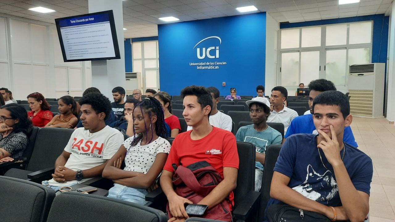 Los alumnos ayudantes y los miembros de la Tarea Educando por amor, son una parte esencial del claustro, significó el Vicerrector de Formación de esta casa de altos estudios.