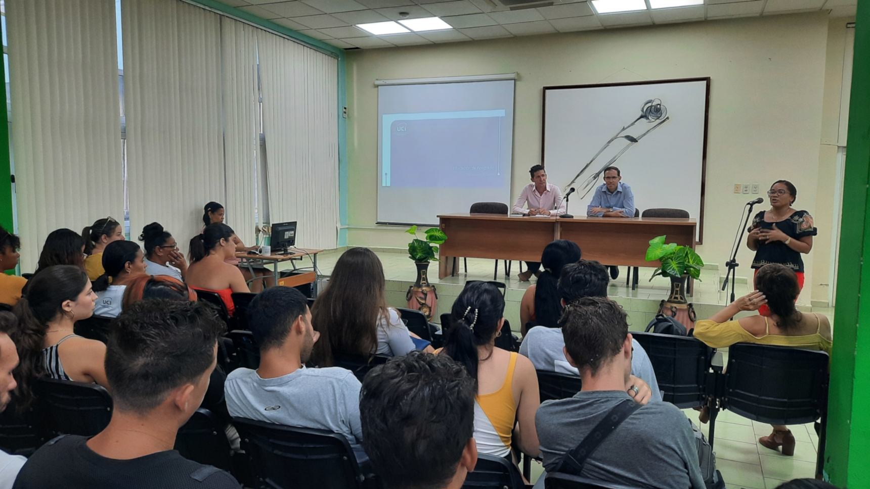 La superación profesional fue uno de los temas en los que más se insistió en el encuentro de bienvenida a los recién graduados en adiestramiento a la UCI. Foto: Osmel Batista Tamarit