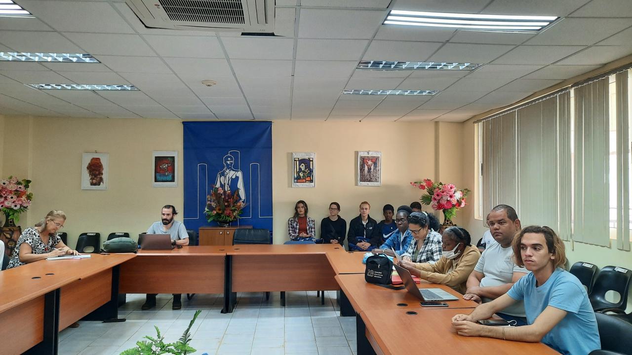 Conferencia en la UCI del profesor Chen Yunwei.