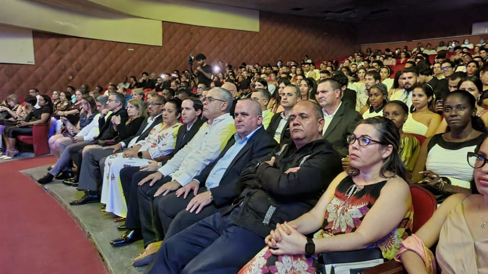 Decimosexta graduación de la UCI. 