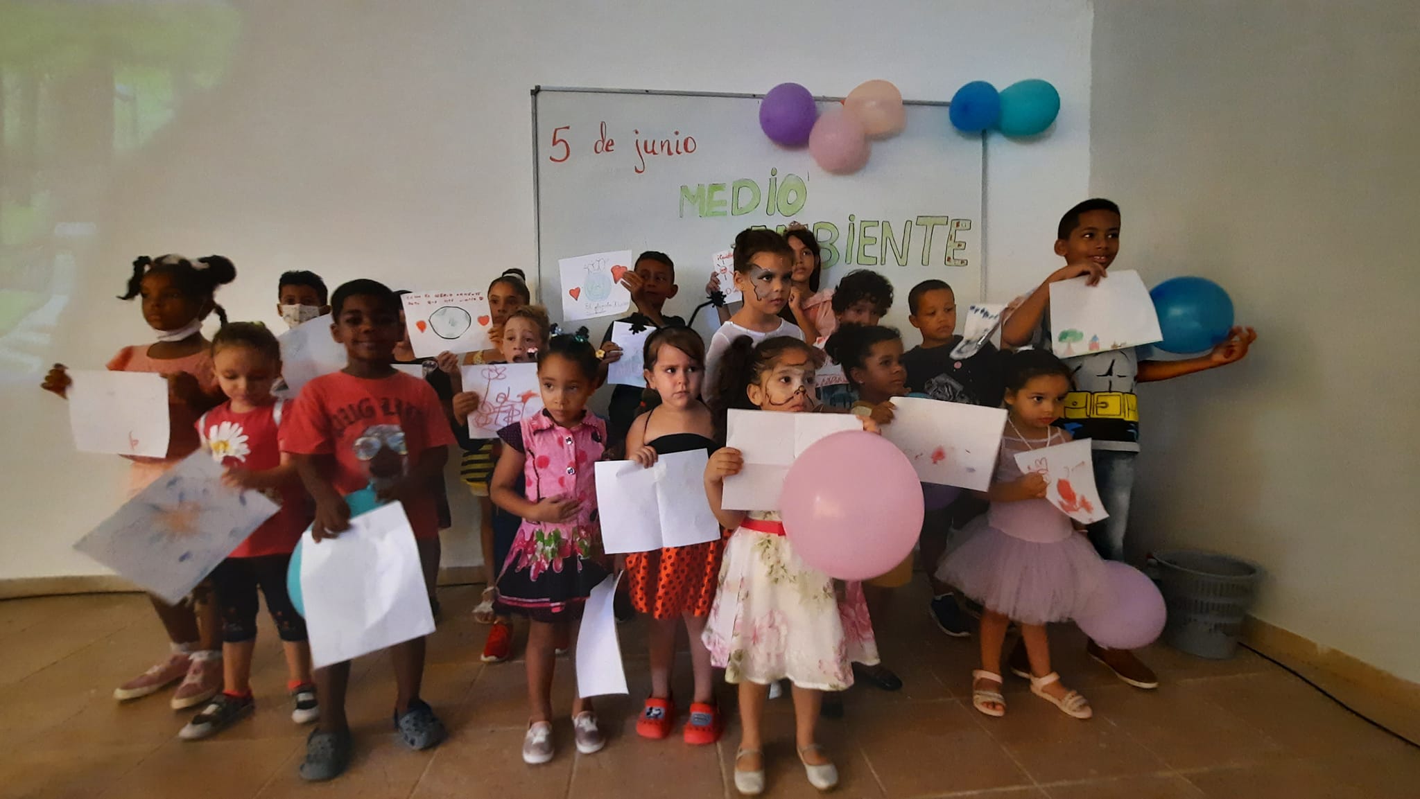 Actividad recreativa con los niños de la comunidad universitaria. Foto: Osmel Batista Tamarit