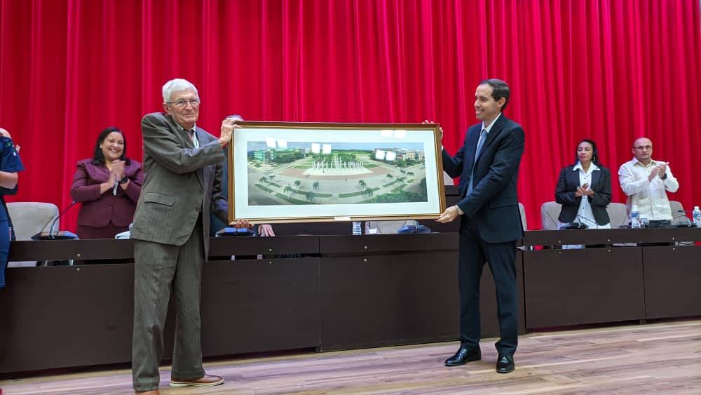 Claustro Solemne por el Aniversario 20 de la UCI.