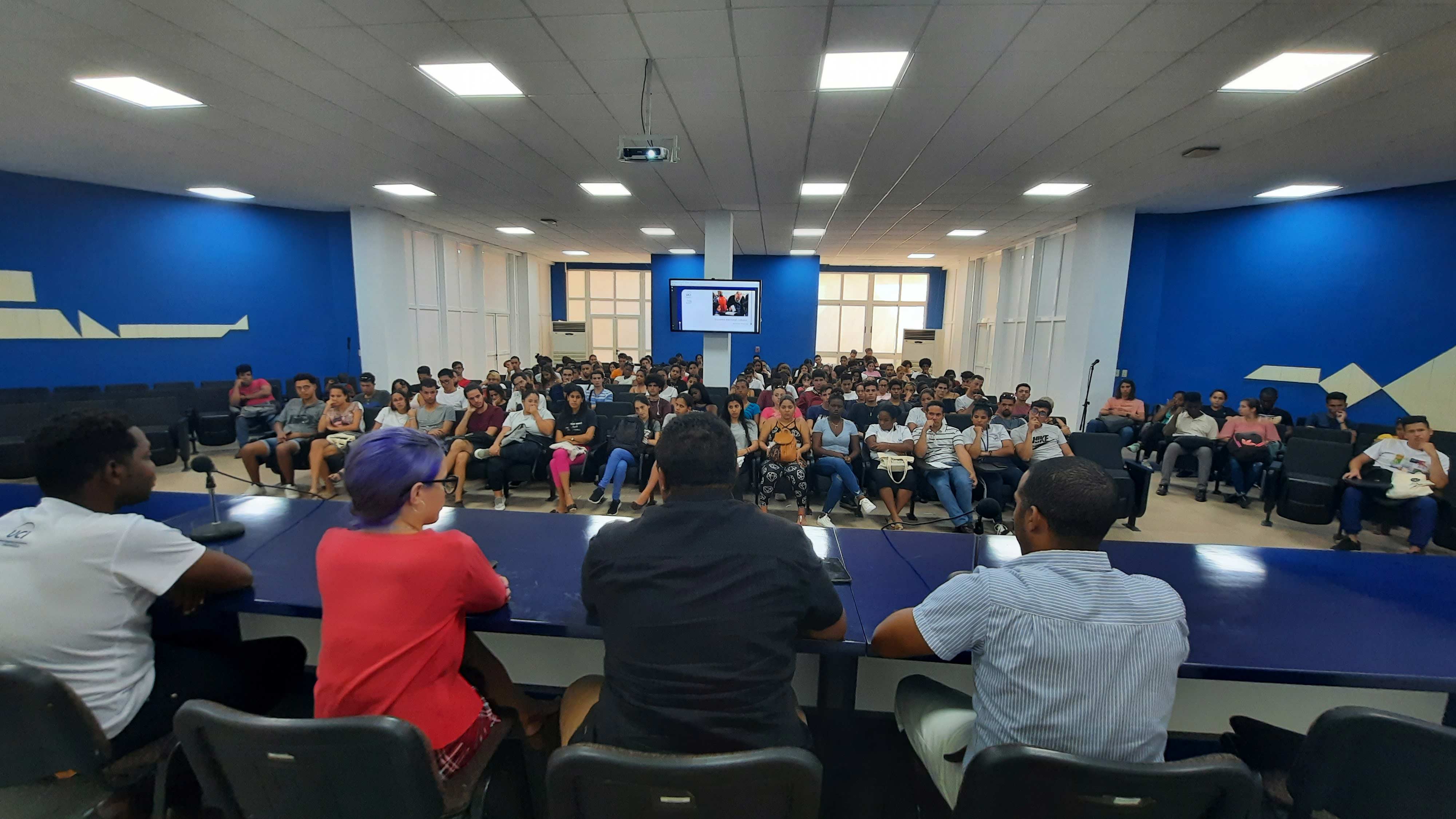 Los líderes estudiantiles de la UCI recibieron una capacitación para los próximos comicios del 26 de marzo.