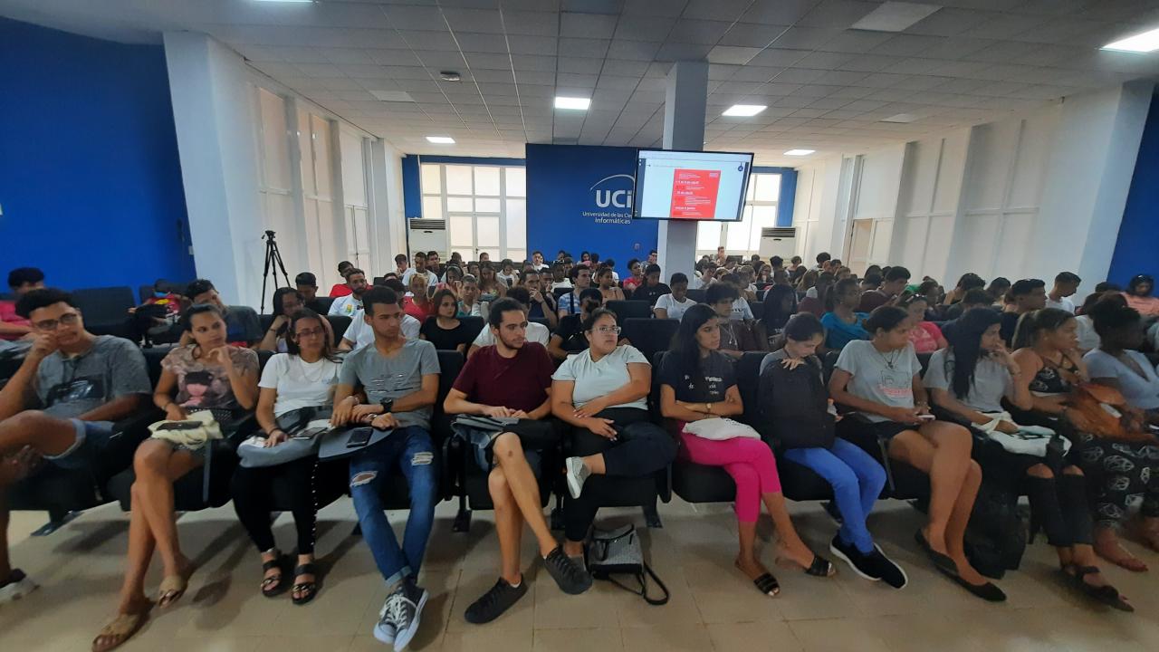 Los líderes estudiantiles de la UCI recibieron una capacitación para los próximos comicios del 26 de marzo.