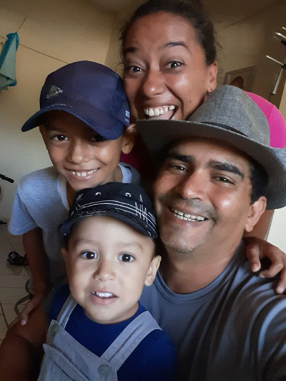 Si hay un rasgo perceptible en este padre es su amor por la familia.