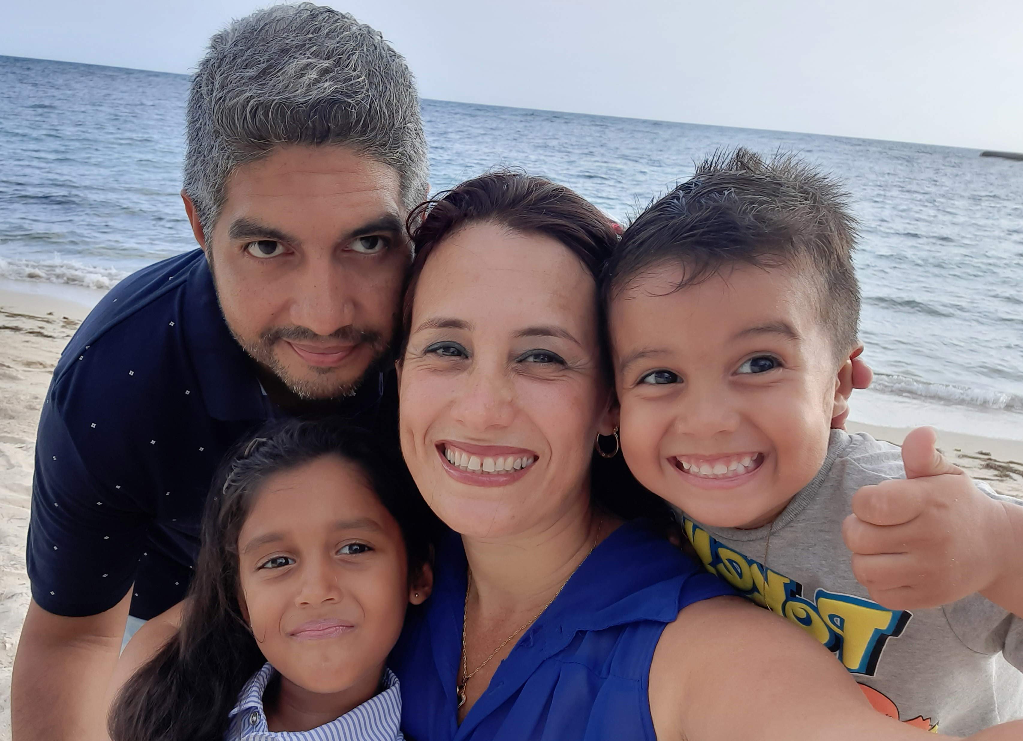 Yanio Hernández Heredia encontró en la UCI un hogar en el que se formó y creó su familia. Foto: Cortesía del entrevistado.