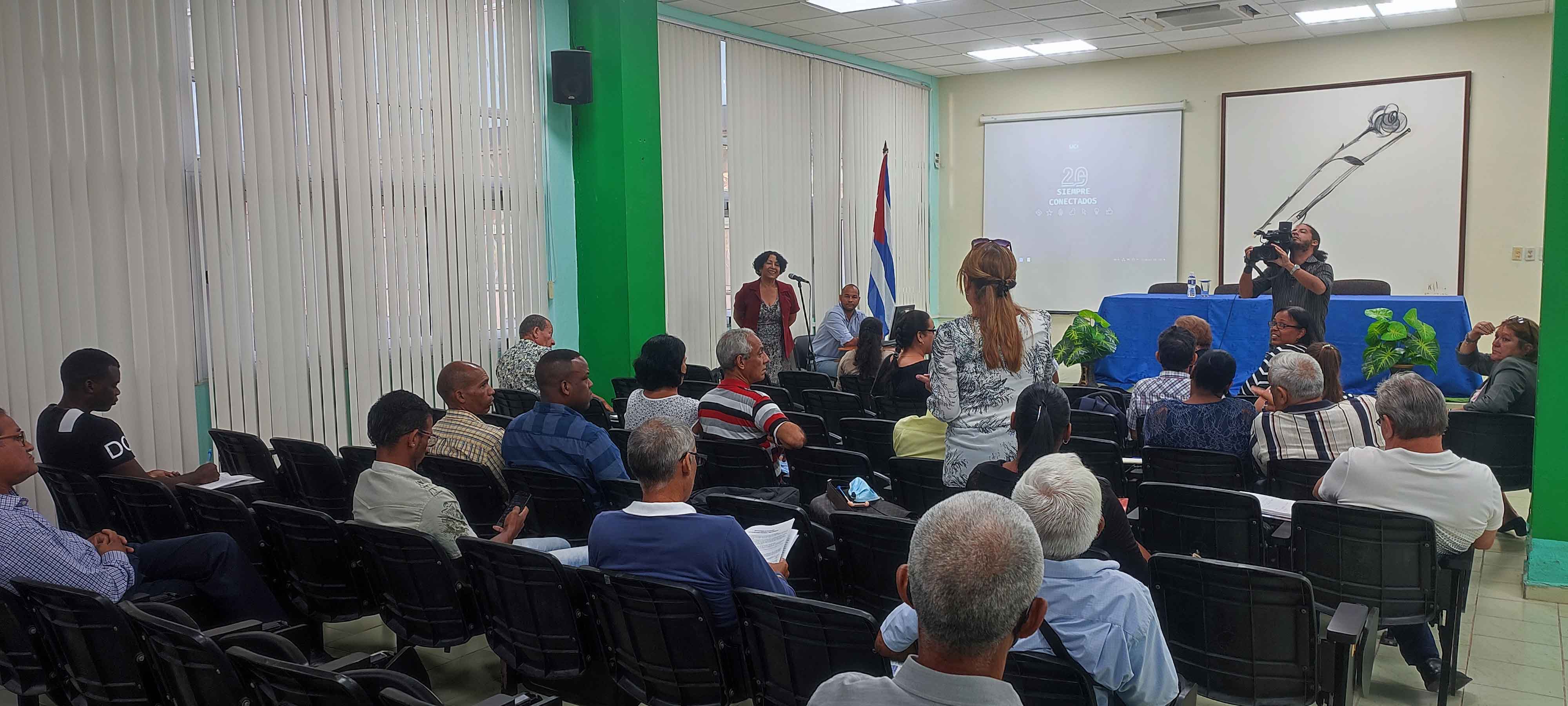 La Dra.C. Martha Mesa Valenciano, presidenta de la Comisión de Educación, Cultura, Ciencia, Tecnología y Medio Ambiente de la Asamblea Nacional del Poder Popular intercambió con los presentes sobre el trabajo de la UCI en el cumplimiento de los ODS.