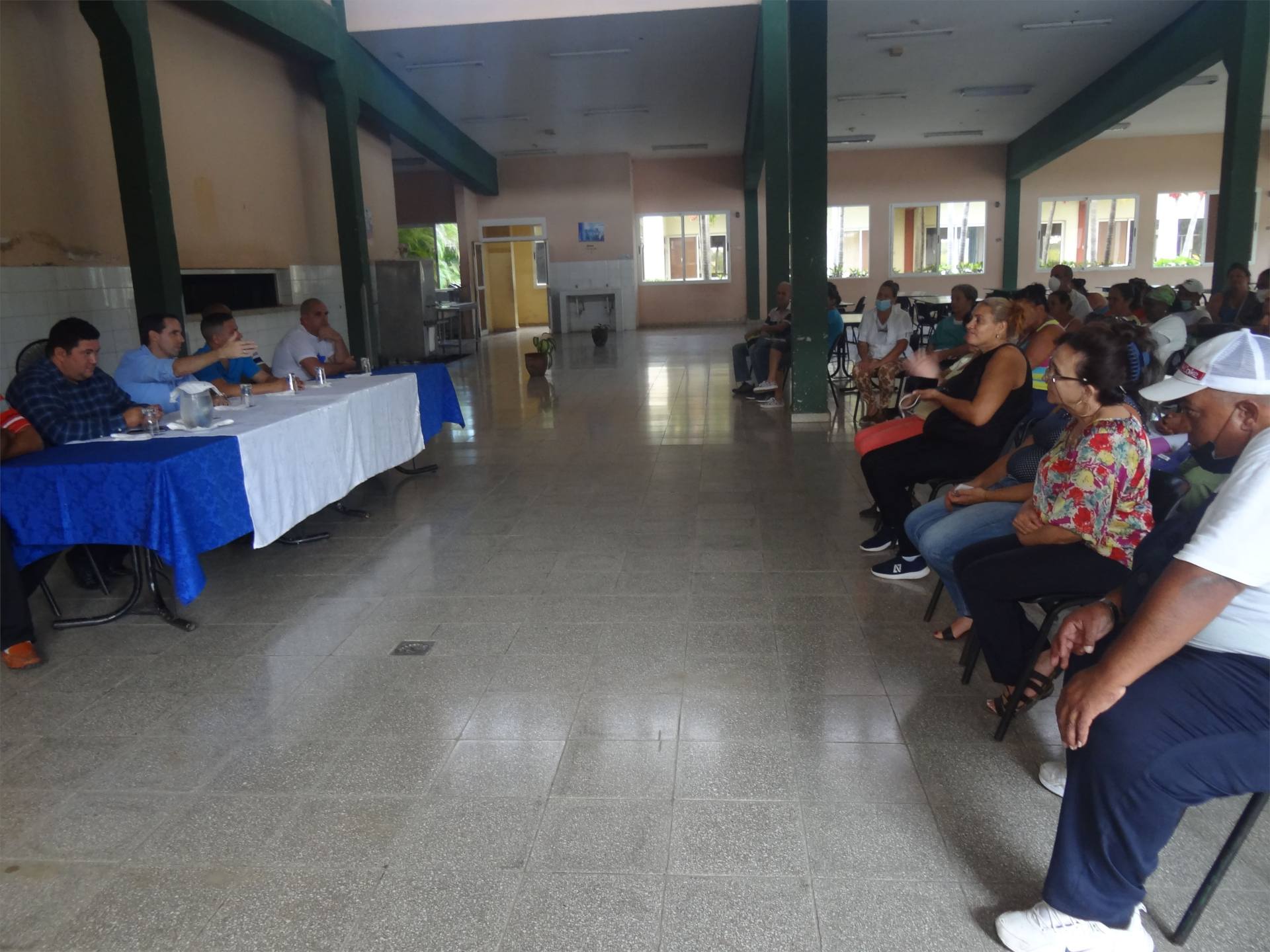 Encuentro del Rector de la UCI con los trabajadores del Complejo de Comedores 3.