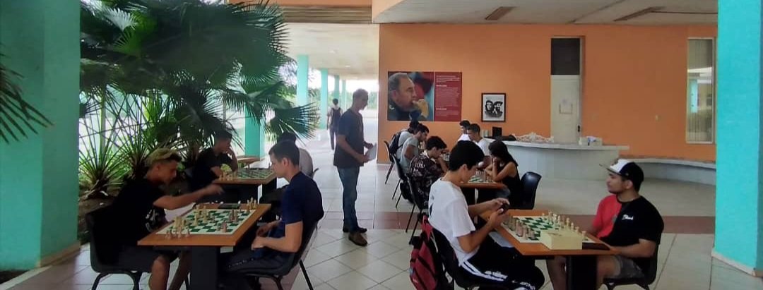 La UCI festeja la Jornada de la Cultura Cubana.