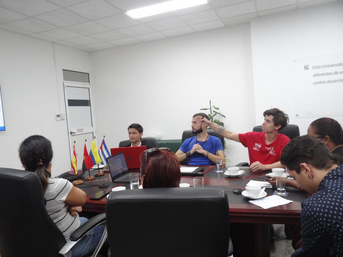 Taller científico estudiantil con la participación de estudiantes extranjeros de nuestra Universidad.