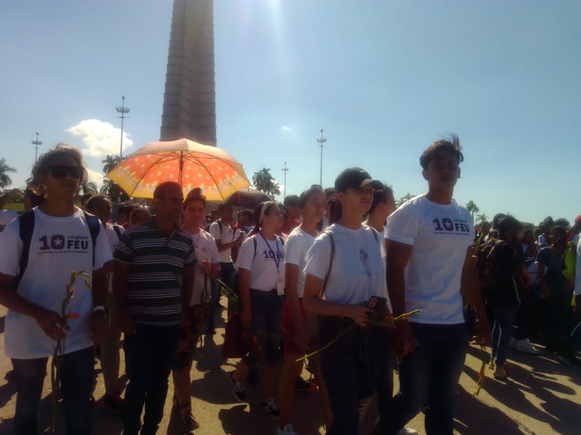 a Universidad de las Ciencias Informáticas junto al pueblo habanero realizó el tradicional homenaje a Camilo Cienfuegos en el Aniversario 63 de su desaparición física.