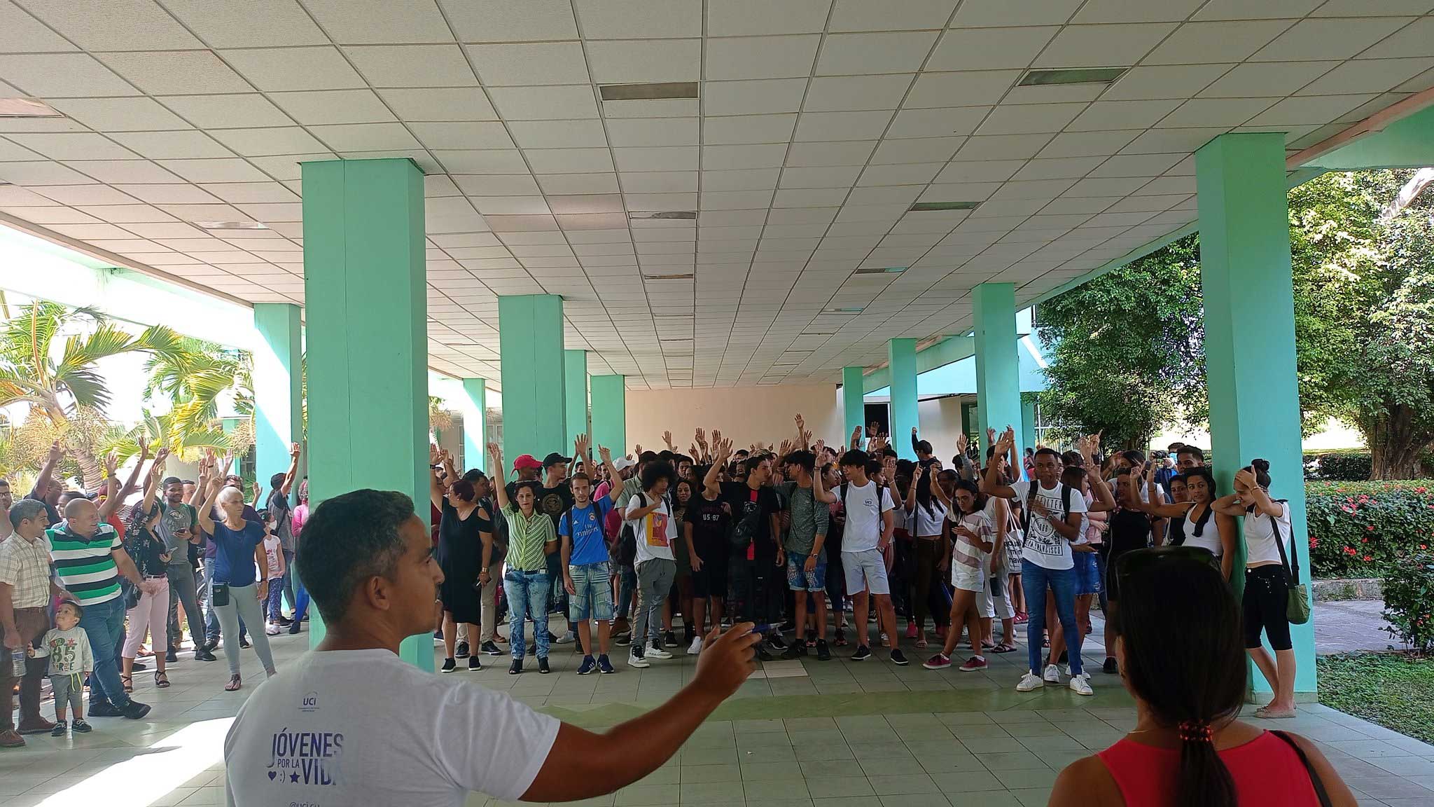 Los profesores Maykel Ramírez Reyes y Yordanka Fuentes Castillo resultaron los candidatos de la Facultad 1, siendo ésta última, aprobada en voto directo y libre, como posible delegada a la Asamblea Municipal del Poder Popular de la circunscripción 87.