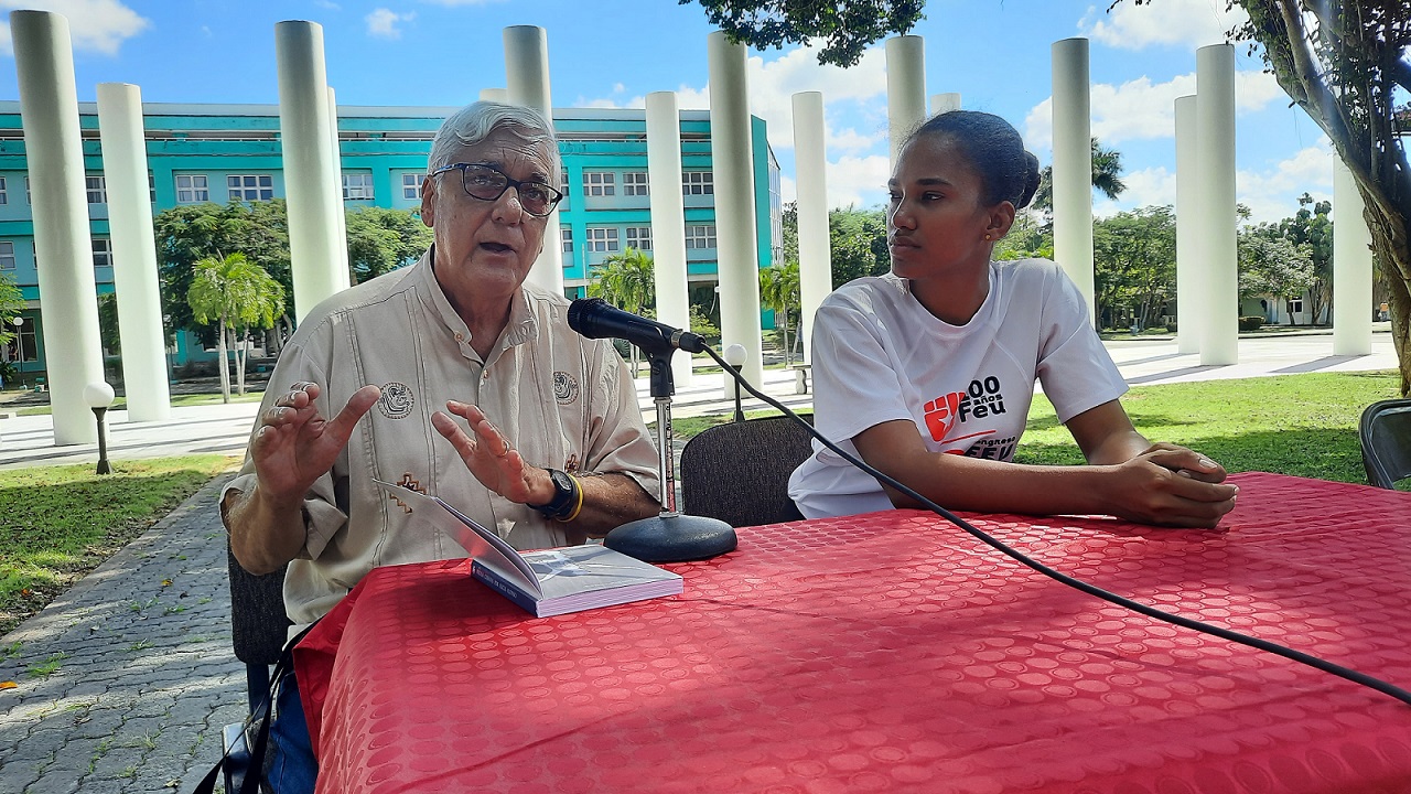 Los jóvenes de la UCI participaron en la presentación del libro “Prosas cubanas por Alicia Alonso”.
