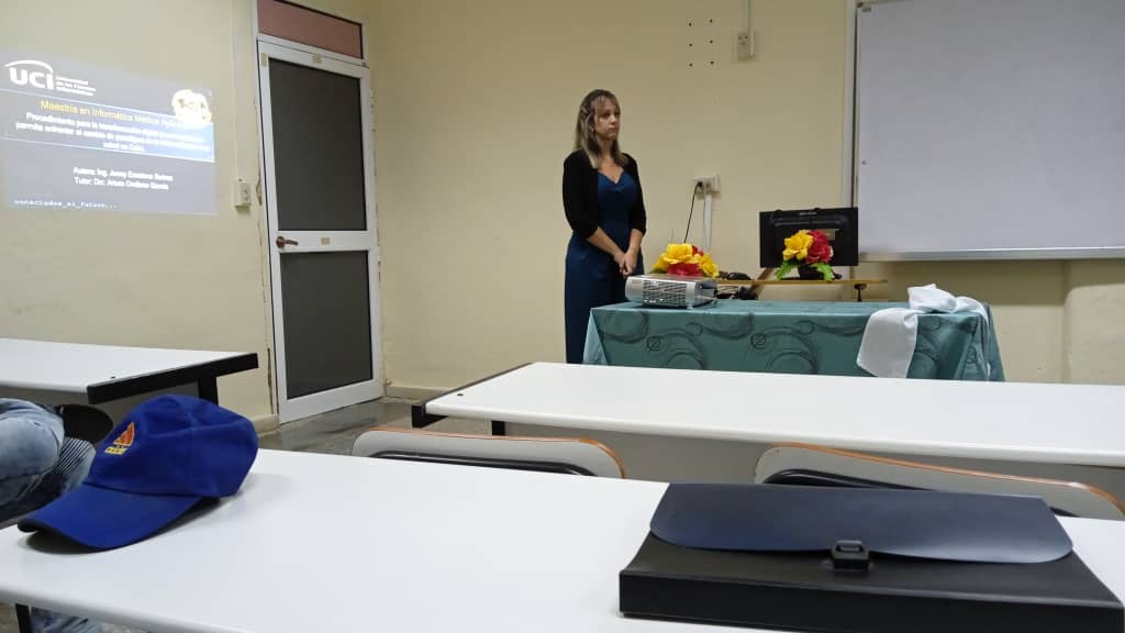Jenny Escalona Suárez, especialista de la ETI realizó, además, un análisis sobre los beneficios en el sector sanitario, de la historia de la transformación digital que abarca varios países y la evolución en el sector de la salud.