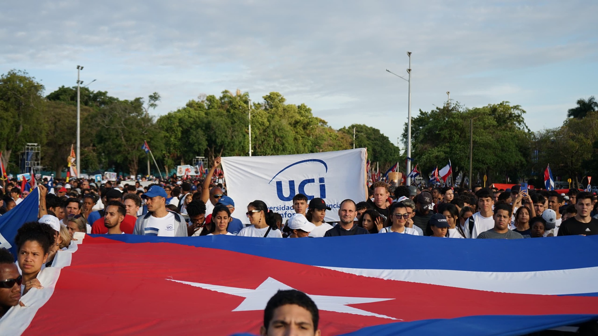 Los integrantes de la UCI desfilaron el día del proletariado mundial con júbilo, compromiso y entusiasmo. Fotos: Osmel Batista Tamarit