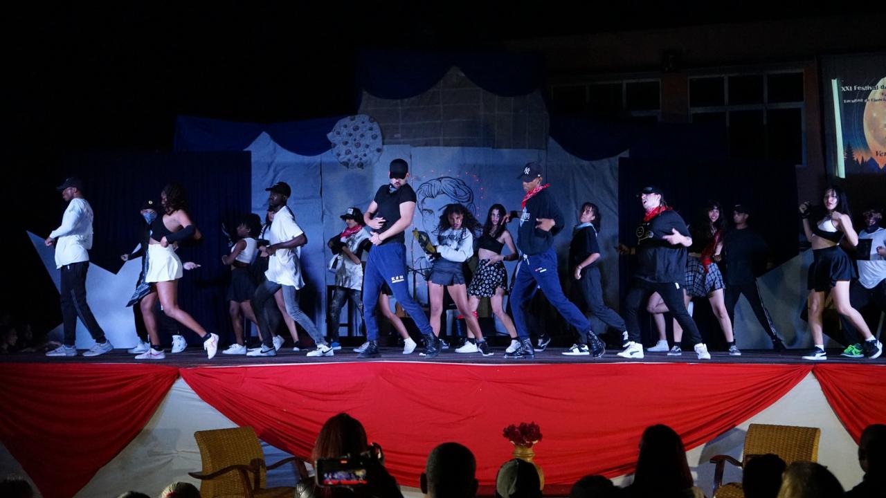 Festival de artistas aficionados.