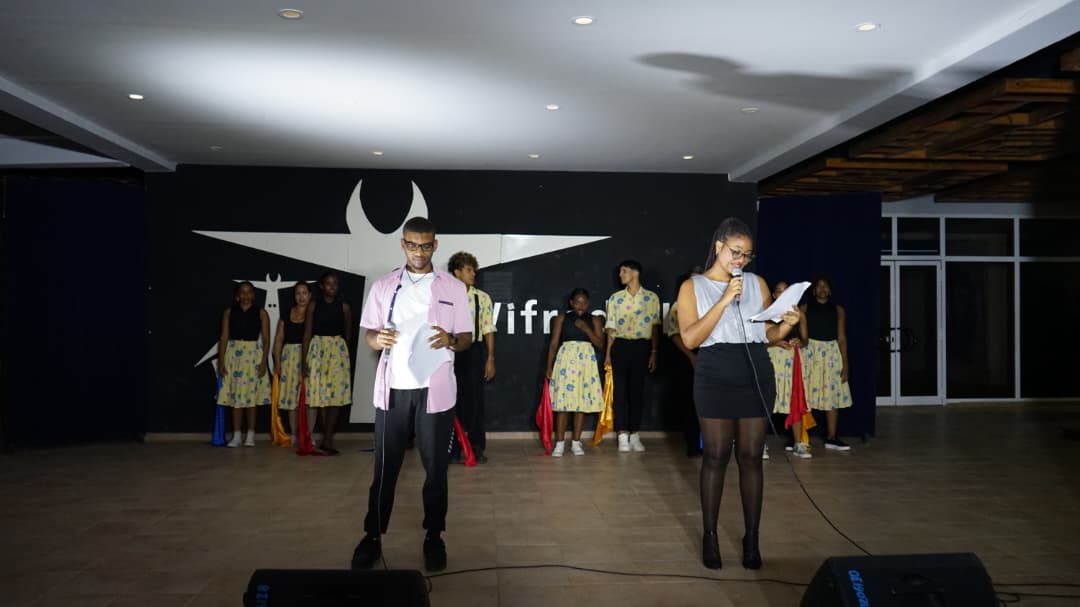 Gala artística en el contexto del Día Internacional del Estudiante.