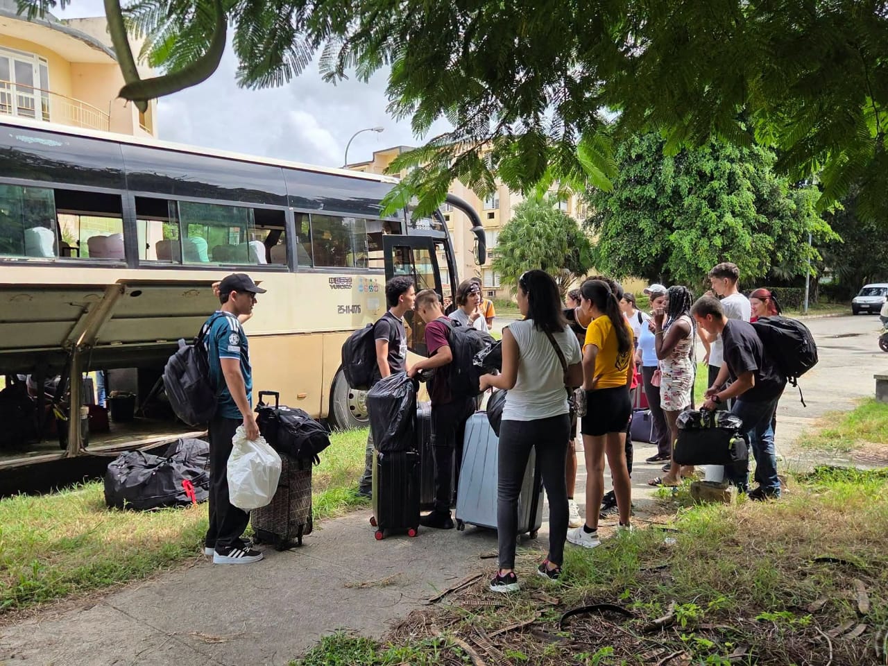 Estudiantes de primer año a su llegada al campus de la UCI.