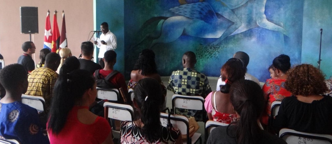 Armando Lourenco Da Silva E Costa habló en nombre de los estudiantes africanos de nuestro centro en el acto por el Día Mundial de África. Armando Lourenco Da Silva E Costa habló en nombre de los estudiantes africanos de nuestro centro en el acto por el Día Mundial de África.