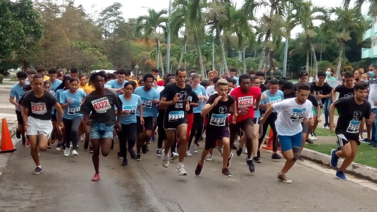 Alrededor de 108 atletas participaron en la maratón.