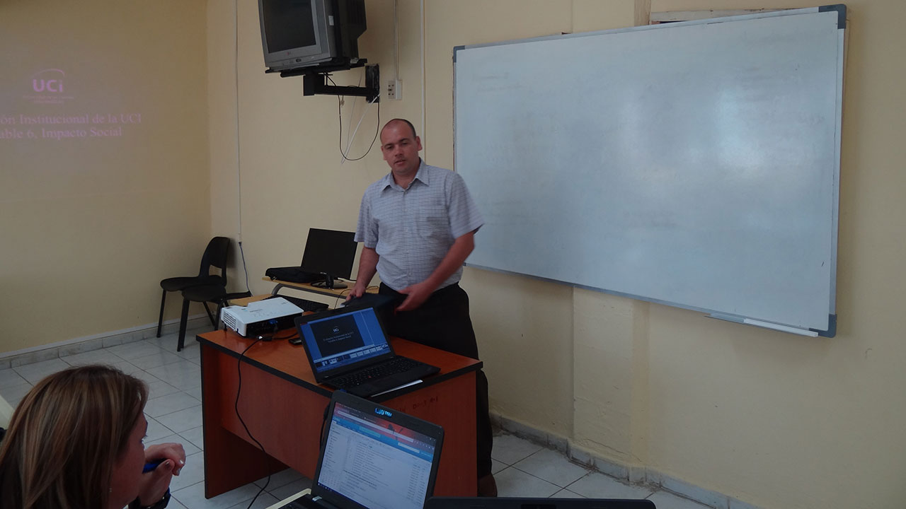 El MS.c Reynaldo Rosado Roselló, vicerrector de Producción, presentó como su coordinador la Variable 6: Impacto Social. 