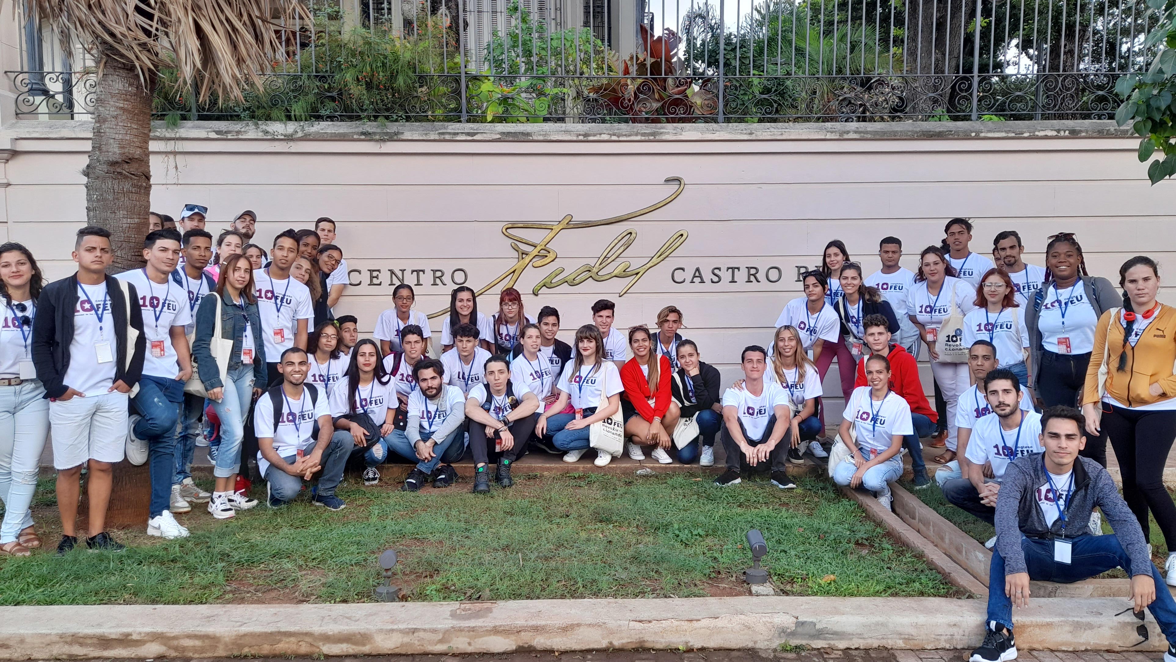 Como parte del programa de actividades del X Congreso de la FEU los pinos nuevos de nuestra alma mater visitaron el Centro Fidel Castro Ruz y el Memorial de la Denuncia.