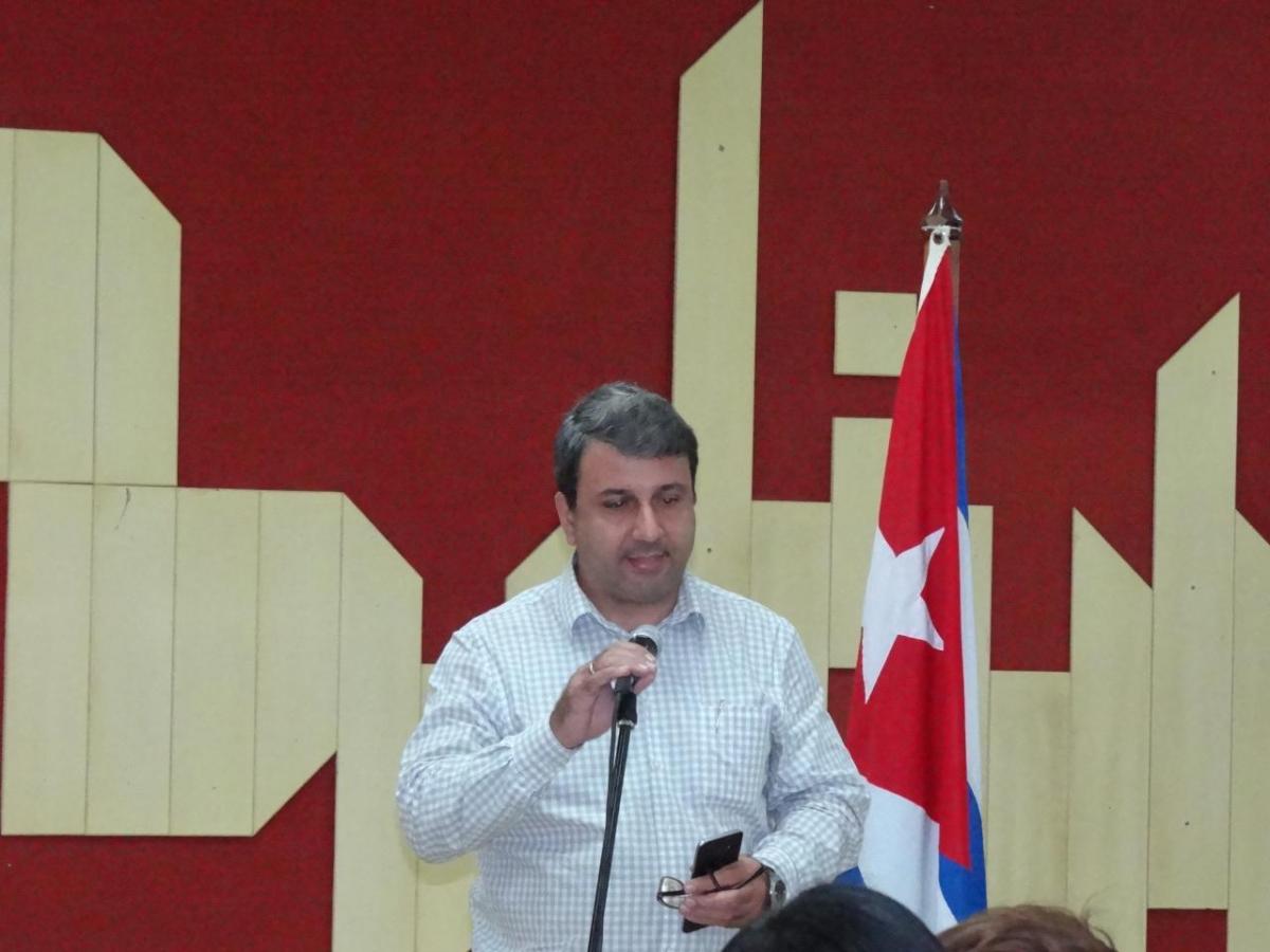 En su intervención, el Rector de la UCI, Dr.C. Walter Baluja, expresó la necesidad de presentar con celeridad el nuevo Plan de Estudios, enmendado, porque el país apuesta por el uso de nuestro profesionales para su desarrollo económico-social.