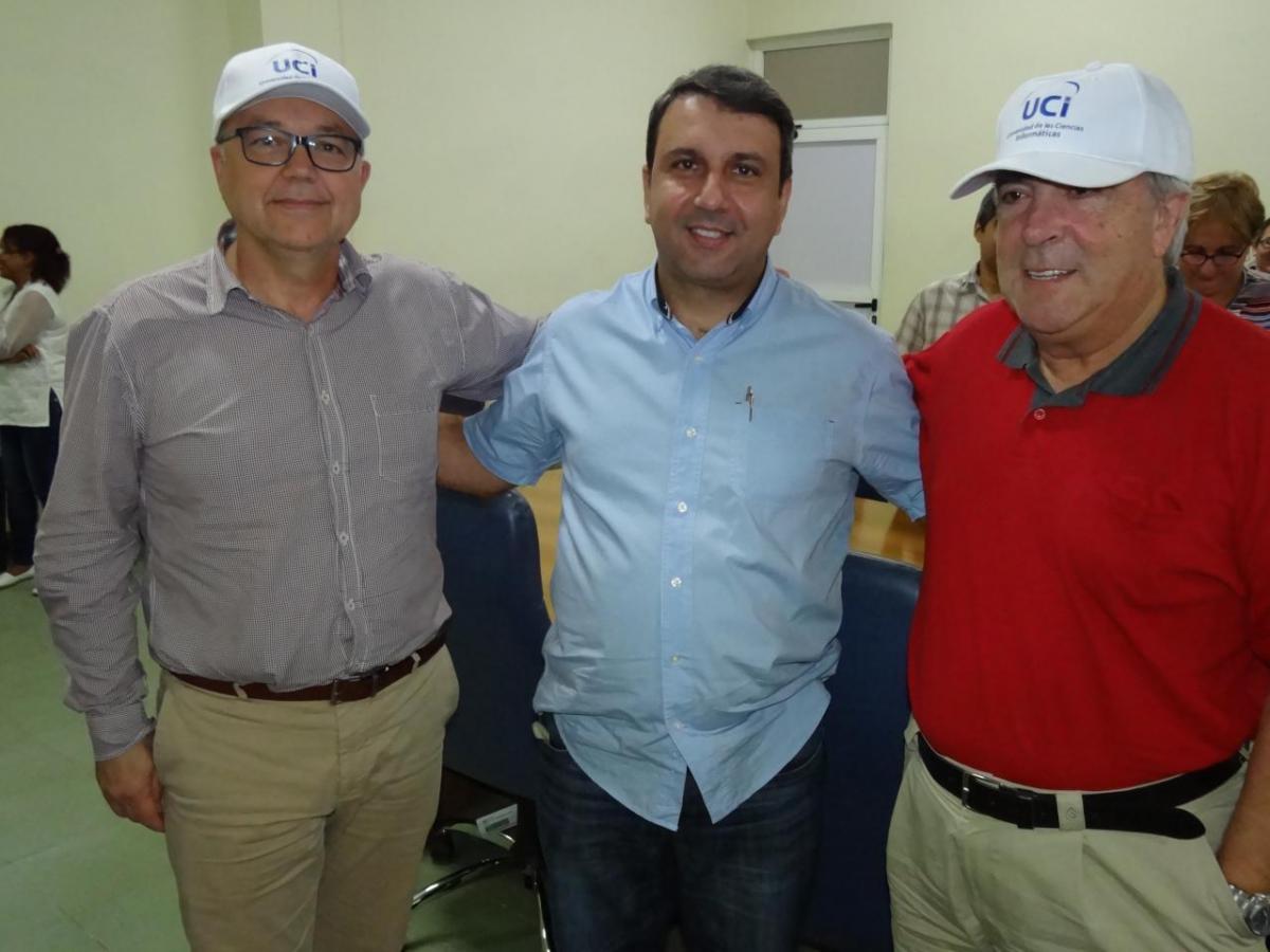 Los evaluadores agradecieron el apoyo de la dirección de la Universidad en este proceso.