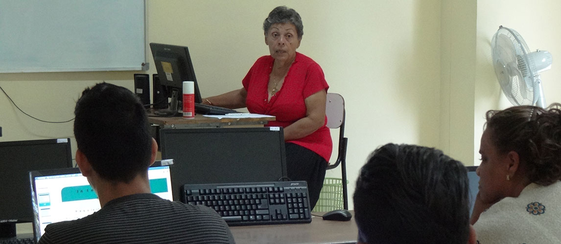La Dra.C. Lucia Arguelles Cortés se declara enamorada de la ciencia y con espíritu para impartir clases hasta que tenga fuerza