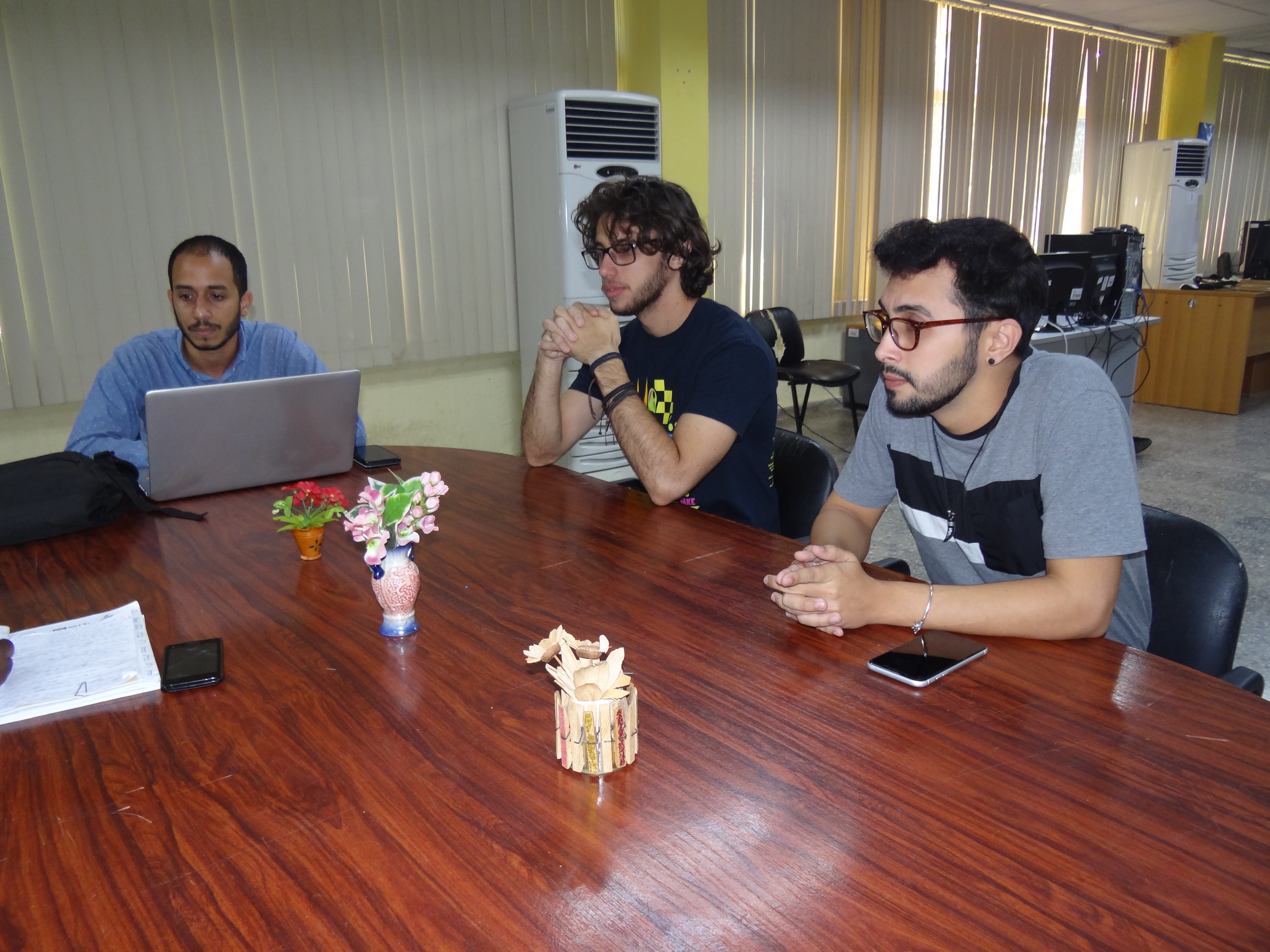 Especialistas y estudiantes vinculados al Cegel dialogaron sobre la amplia gama de productos informáticos en las que se encuentran trabajando.