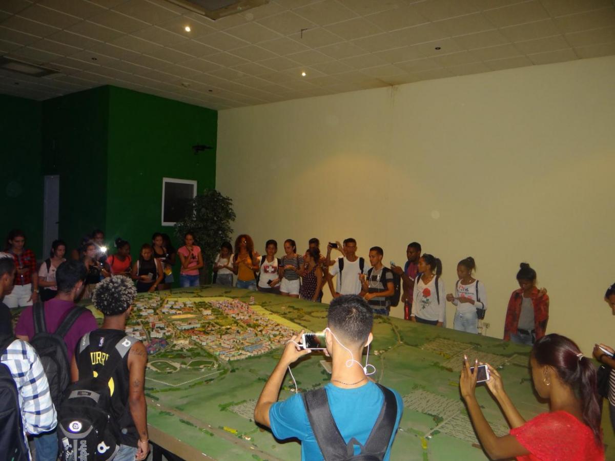 Recorrido por la Maqueta de la UCI.