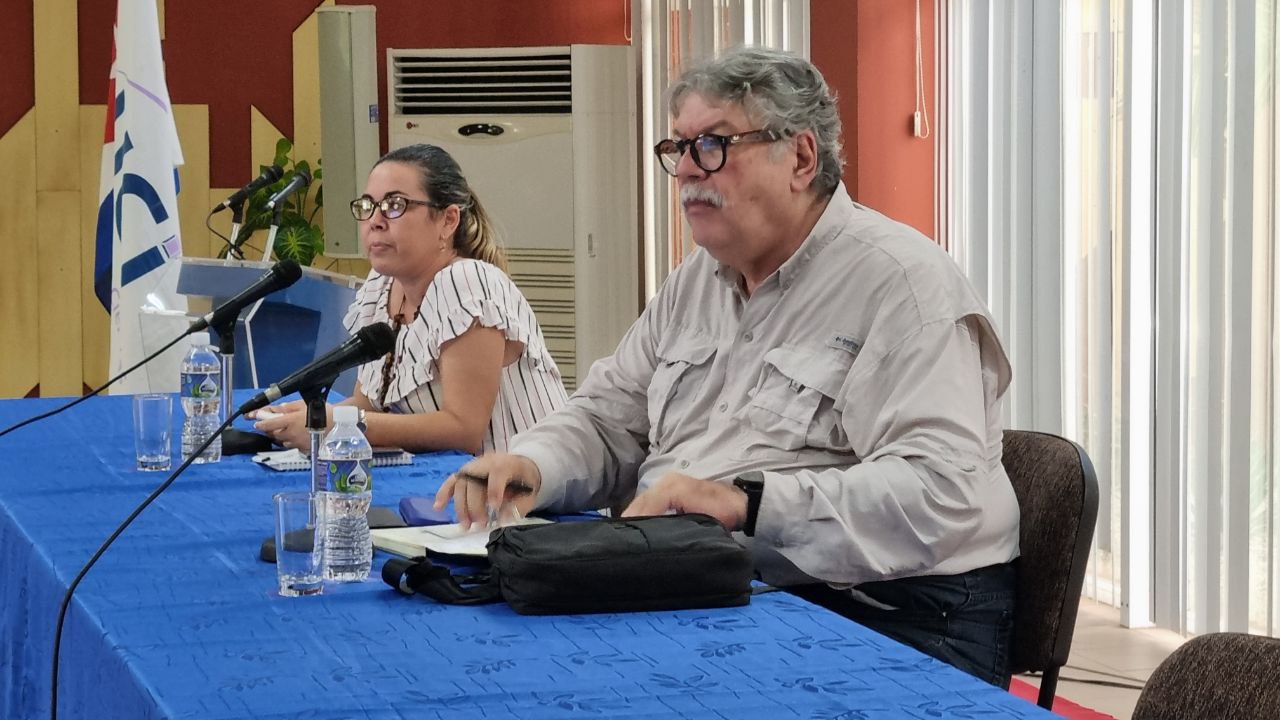 Fernando Buen Abad intercambió ideas con alumnos y profesores de la UCI sobre la comunicación y su impacto en la situación geopolítica actual.  Fernando Buen Abad intercambió ideas con alumnos y profesores de la UCI sobre la comunicación y su impacto en la situación geopolítica actual.