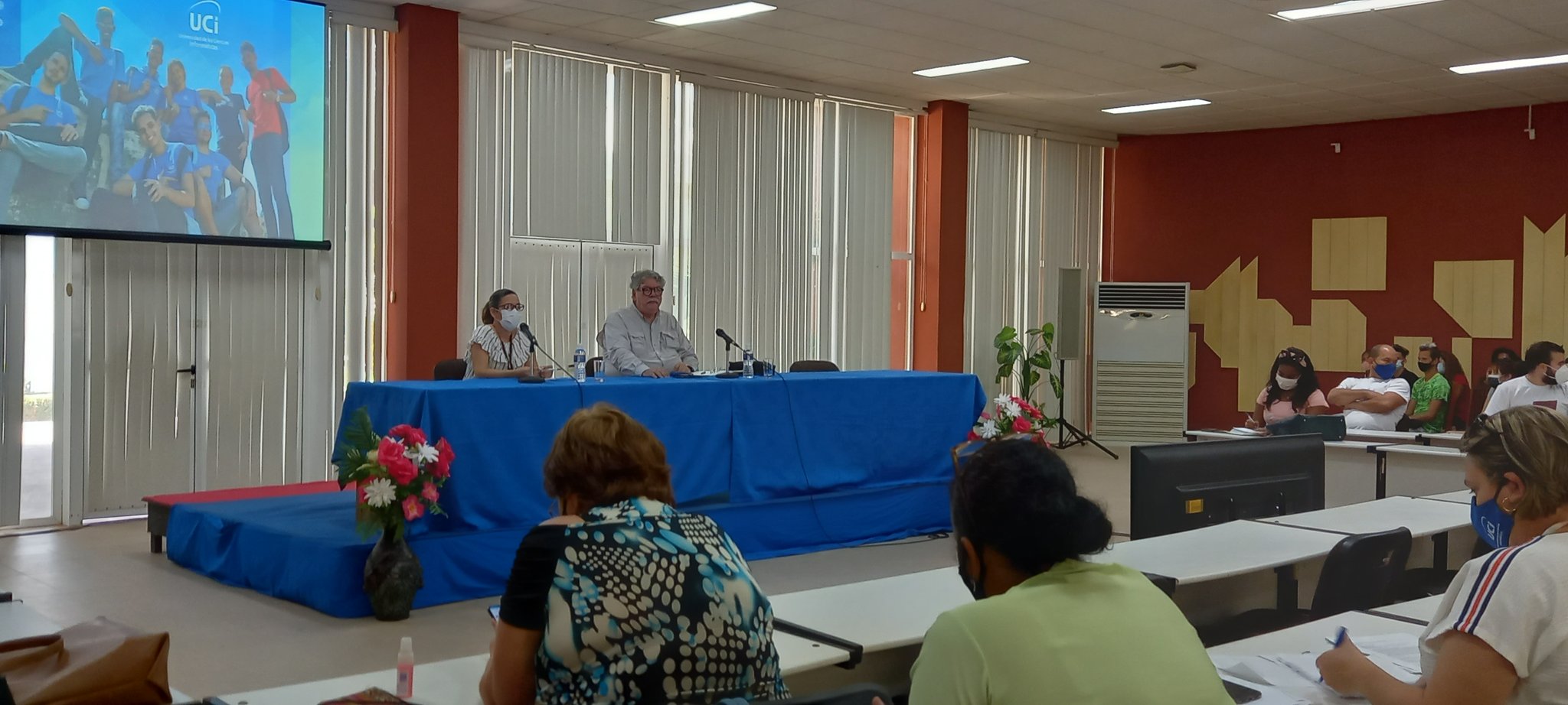 Fernando Buen Abad intercambió ideas con alumnos y profesores de la UCI sobre la comunicación y su impacto en la situación geopolítica actual.  Fernando Buen Abad intercambió ideas con alumnos y profesores de la UCI sobre la comunicación y su impacto en la situación geopolítica actual.