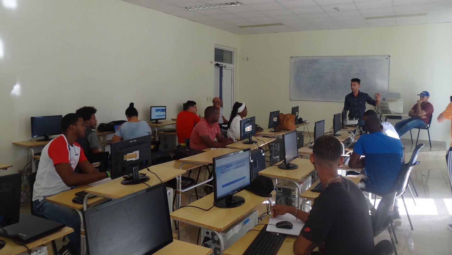 Profesores de la UCI e invitados imparten los cursos de posgrado