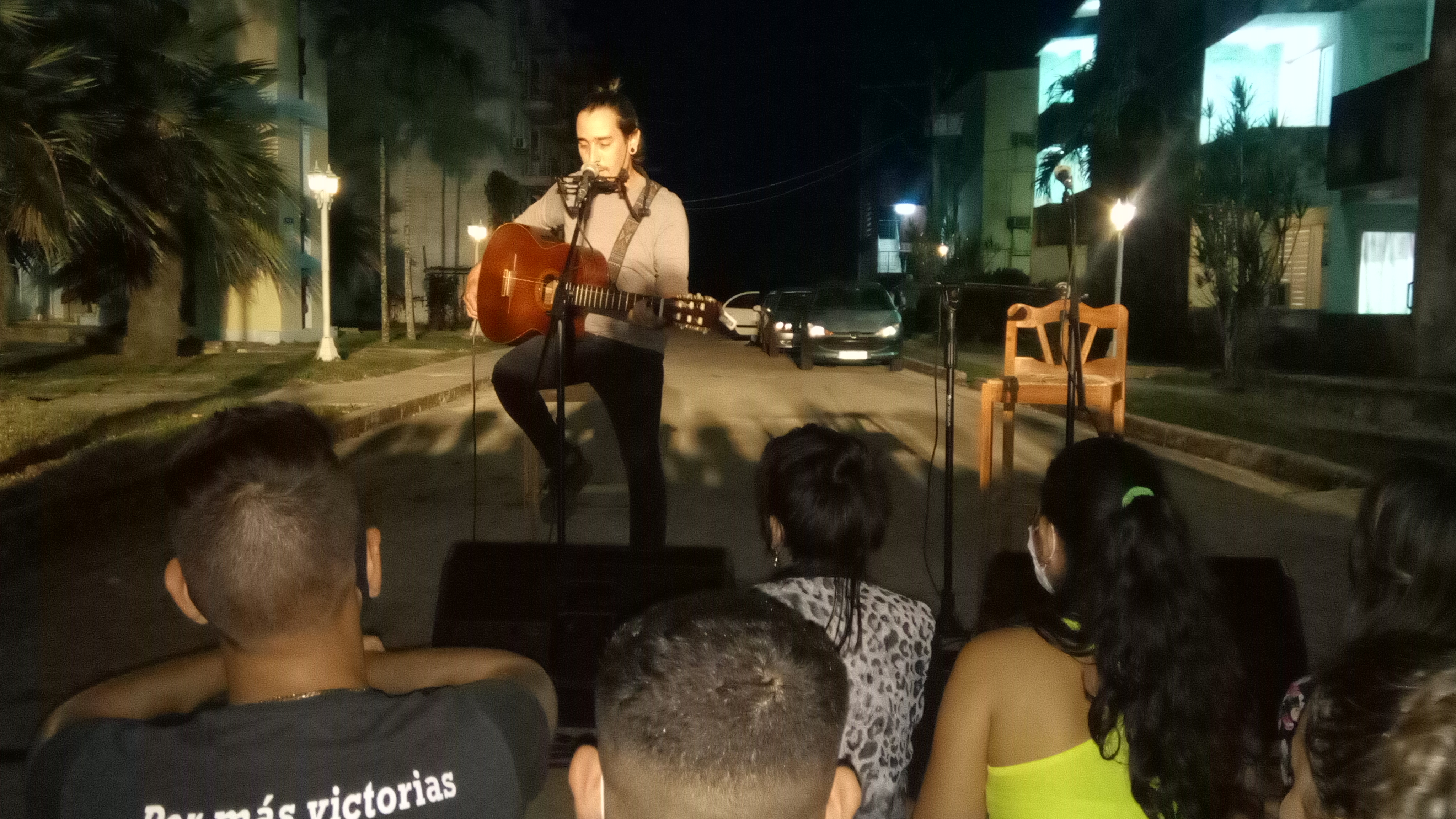 La comunidad universitaria disfrutó de los temas musicales de uno de los más prometedores exponentes de la canción cubana contemporánea.